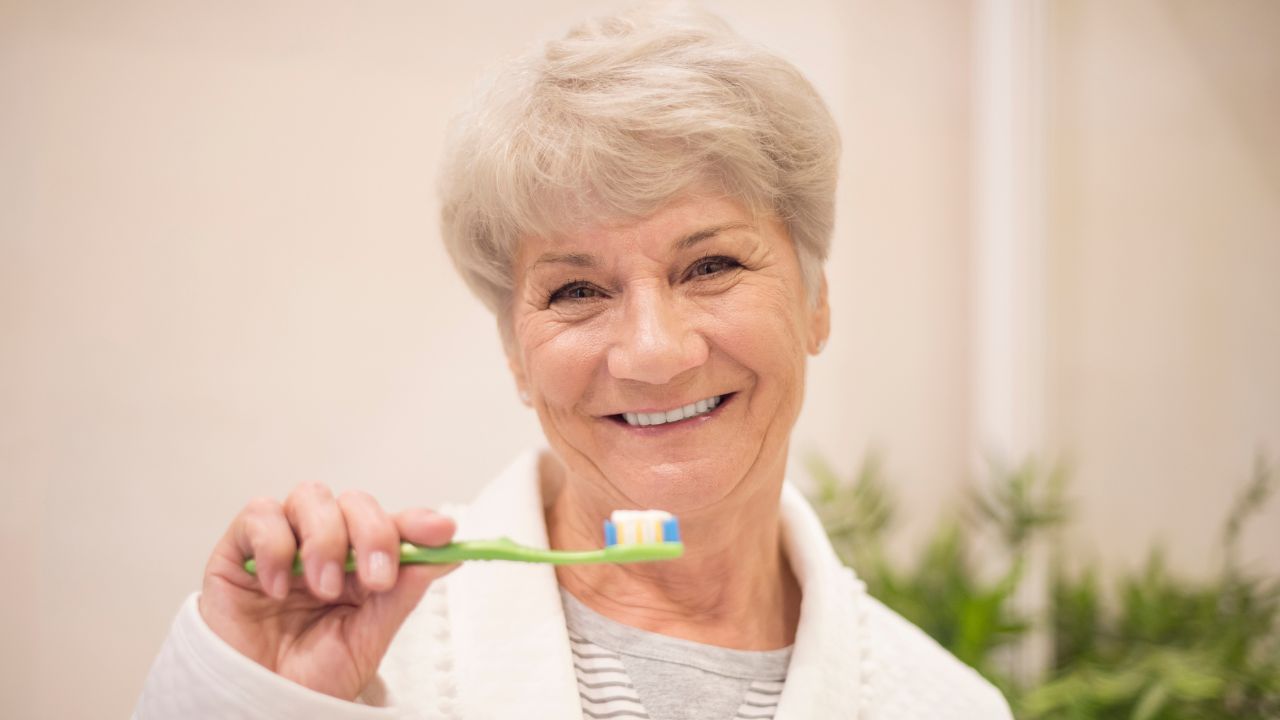 Odontogeriatria e saúde bucal na terceira idade Odontogeriatria e saúde bucal na terceira idade
