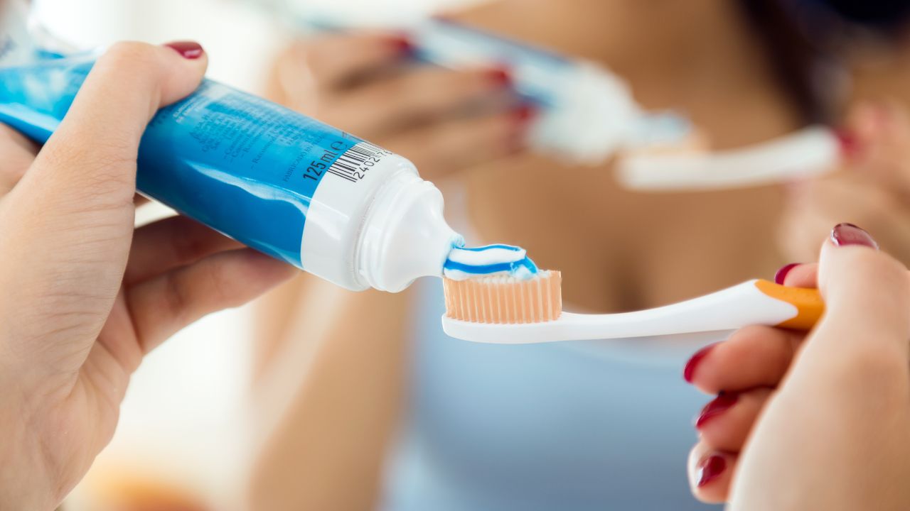 Como surge a fluorose dentária