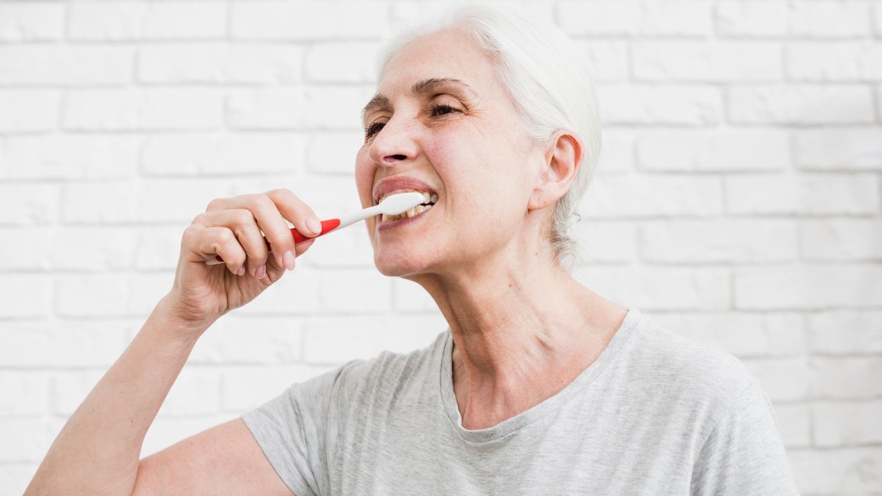 Cuidados essenciais no pós-operatório do implante dentário