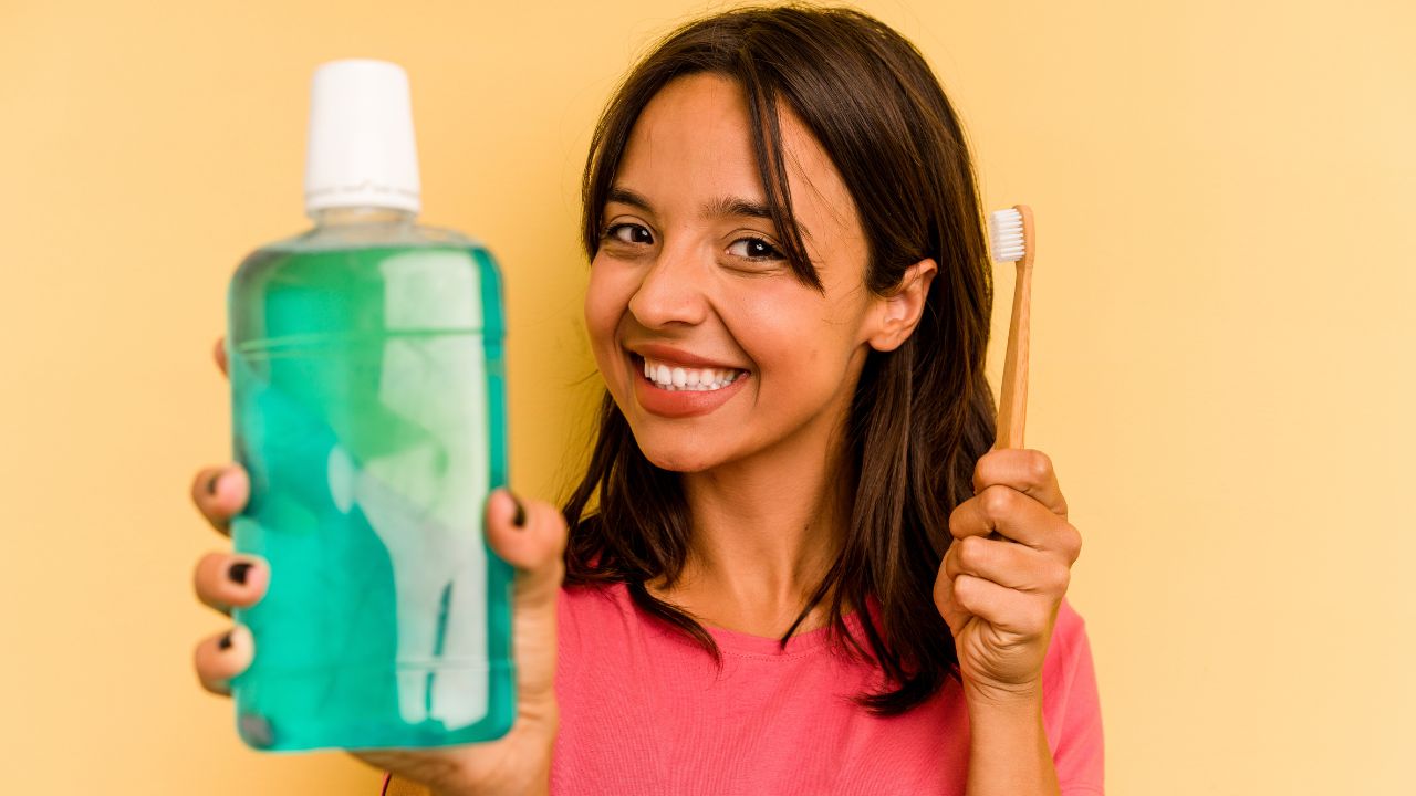 O que o flúor faz nos dentes? 8 benefícios para seu sorriso