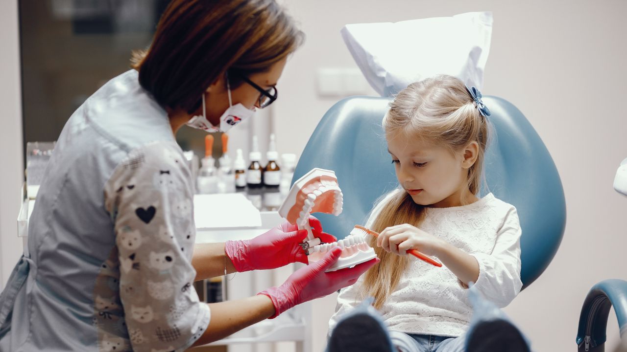 Orientação profissional sobre flúor para bebês Orientação profissional sobre flúor para bebês