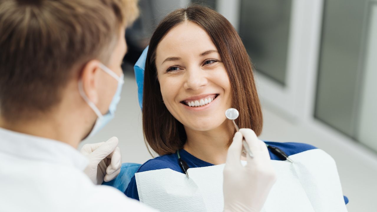 Quem tem implante pode usar aparelho invisalign