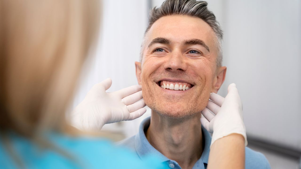 Recomendações para o acompanhamento após o implante dentário