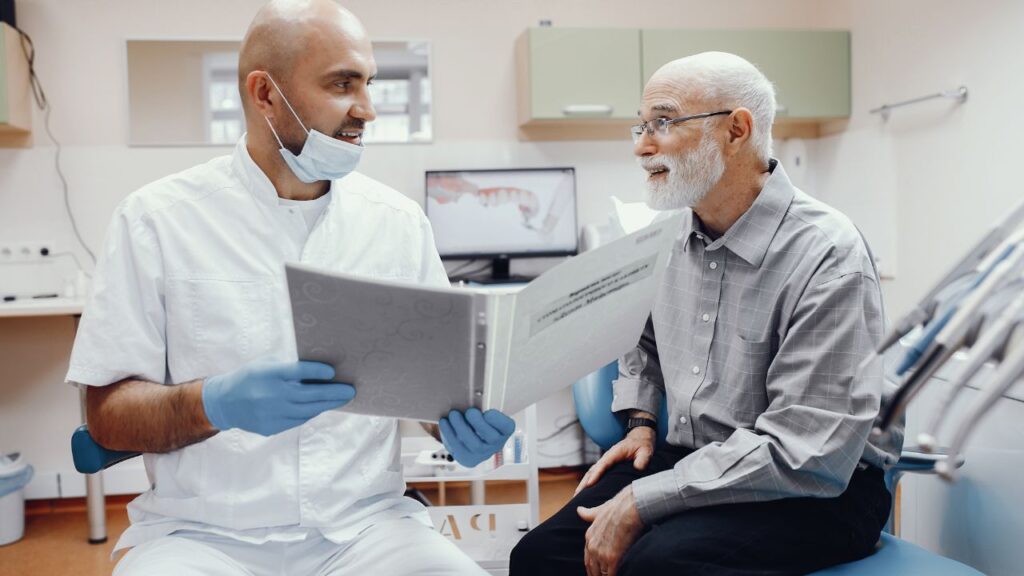 Os benefícios de consultas odontológicas regulares para adultos